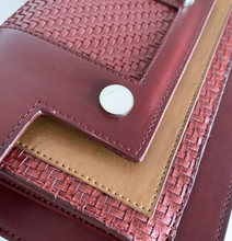 Load image into Gallery viewer, Doizpe-Asktasuna-crossbody-clutch-cactusleather-mexicocity-madeinmexico-womensbags-mensbags-nyc